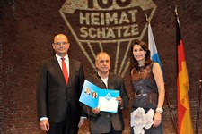 Heimatminister Albert Füracker und Kunstministerin Prof. Dr. med. Marion Kiechle prämieren 100 Heimatschätze